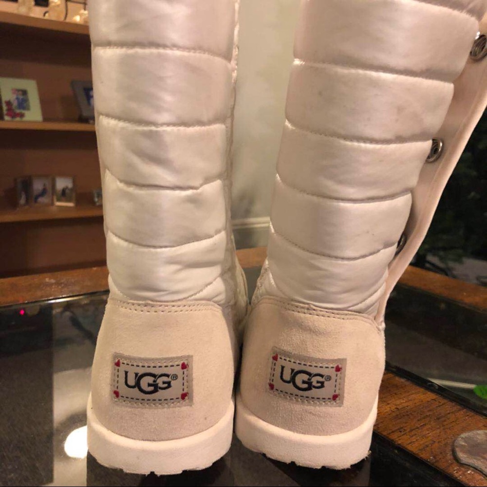 WHITE UGGS